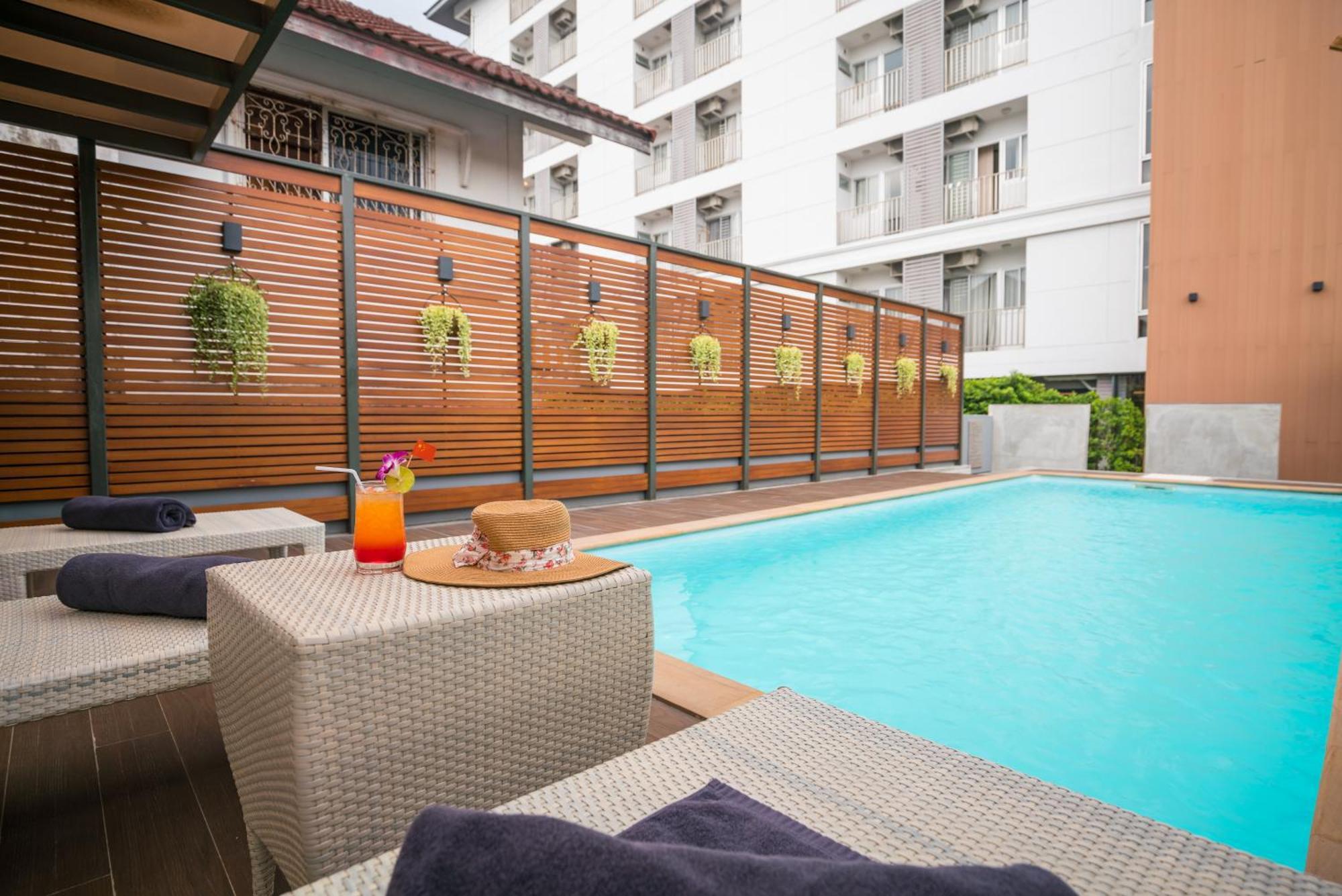 Koon Hotel Sukhumvit Bangkok Exterior photo